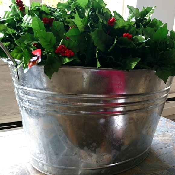 CHRISTMAS "Galvanized Washtub" Portable Bar / Decorative Container NWT - Picture 2 of 10